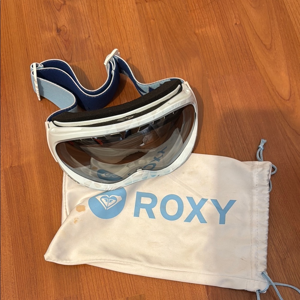 Roxy White and Blue VR Goggles with Sleek Design